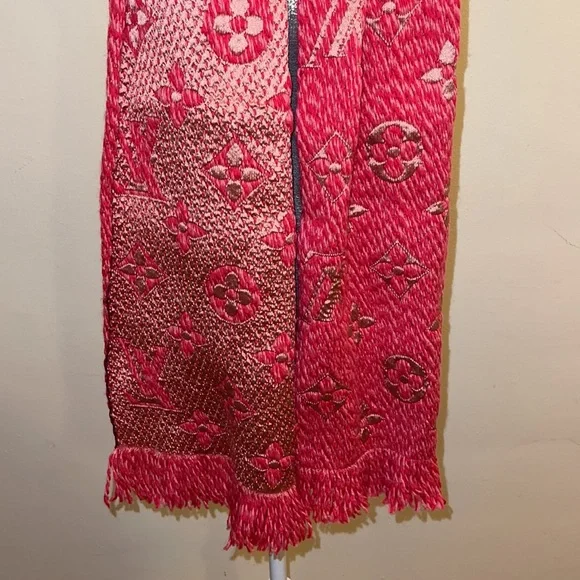 AUTHENTIC LOUIS VUITTON SCARF - Picture 4 of 6